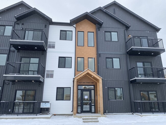 Building Photo - 9227-9228 228 St NW