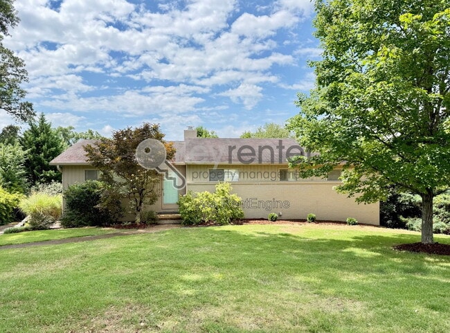 Building Photo - 1406 Highland Way
