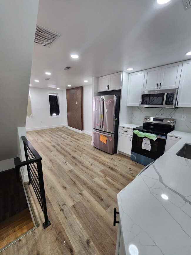 Photo - 1734 W Seybert St