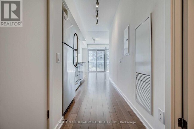 Photo - 105 The Queensway Unité 413