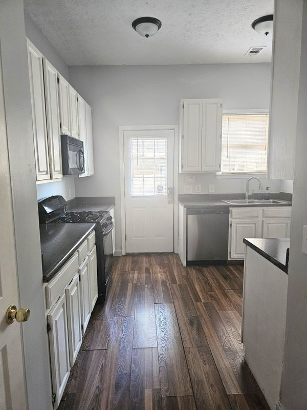 Photo - 1333 Oak St SW