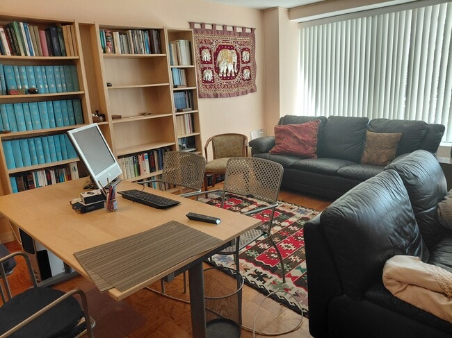 Computer - 1435 4th St SW Unit B 306