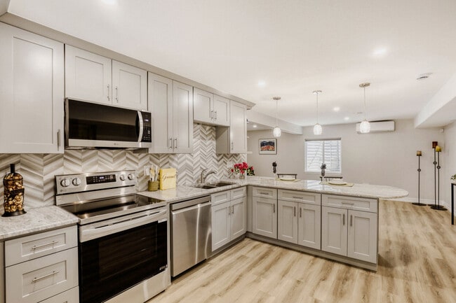 Building Photo - 7725 E Byers Ave Unit Apartment