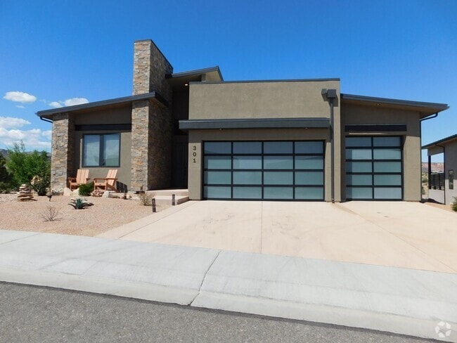 Building Photo - Stunning Home in Redlands Mesa