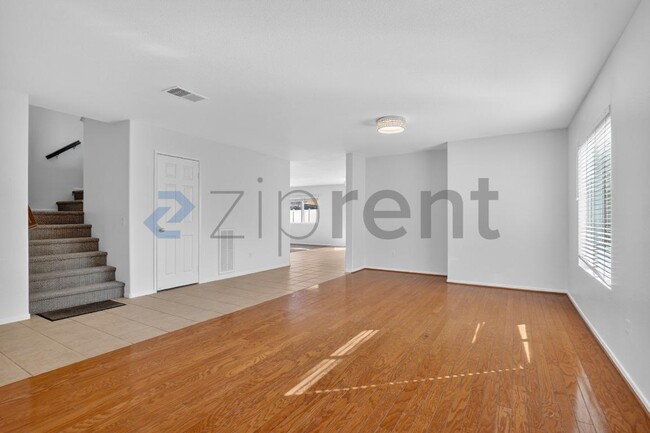 Photo - 703 Diamond Dr