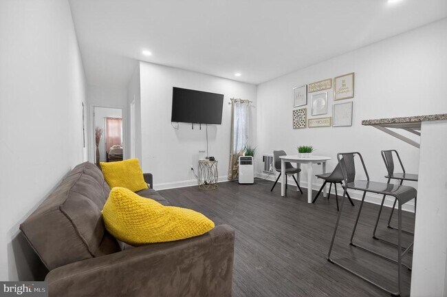 Photo - 3138 W Allegheny Ave Unit B