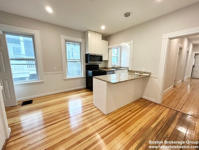 Building Photo - 12 Buttonwood St Unit 1 Rental
