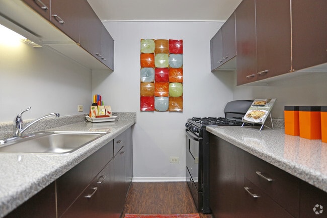 1 BR, 1 BA - kitchen