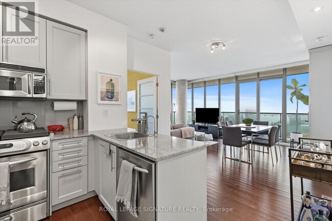 Photo - 33 Lombard St