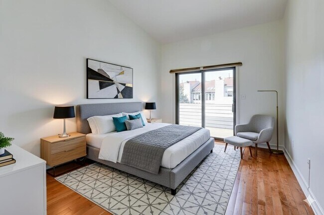 Photo - 816 TOPSAIL Ln