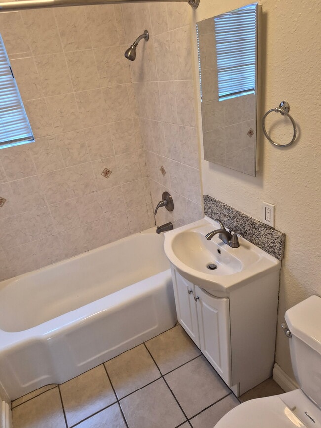 Building Photo - 434 Laconia Blvd Unit 434