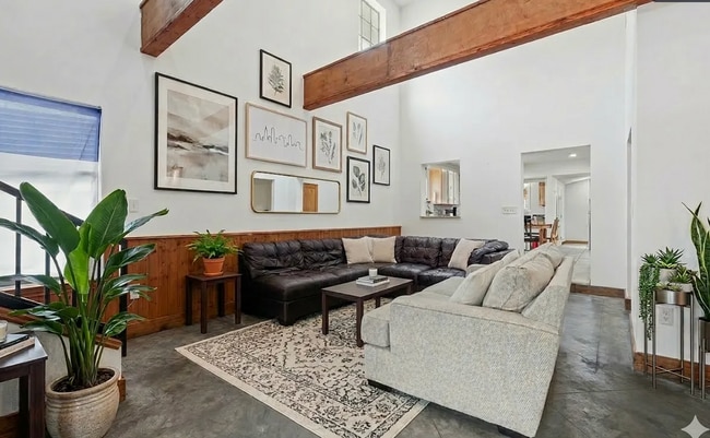 Photo - 7 bedroom home 2 min walk from Campus