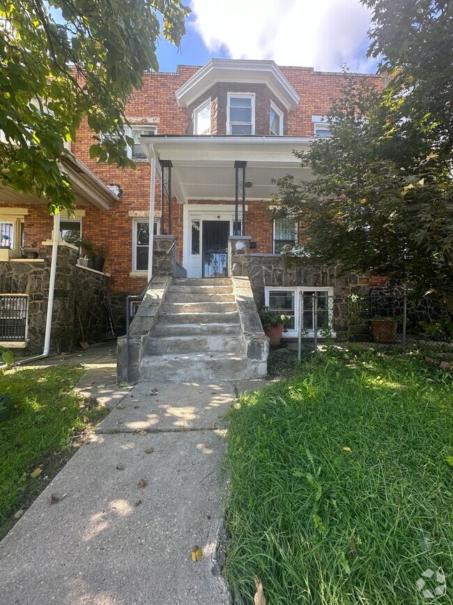 Building Photo - Four-bedroom townhouse in Baltimore