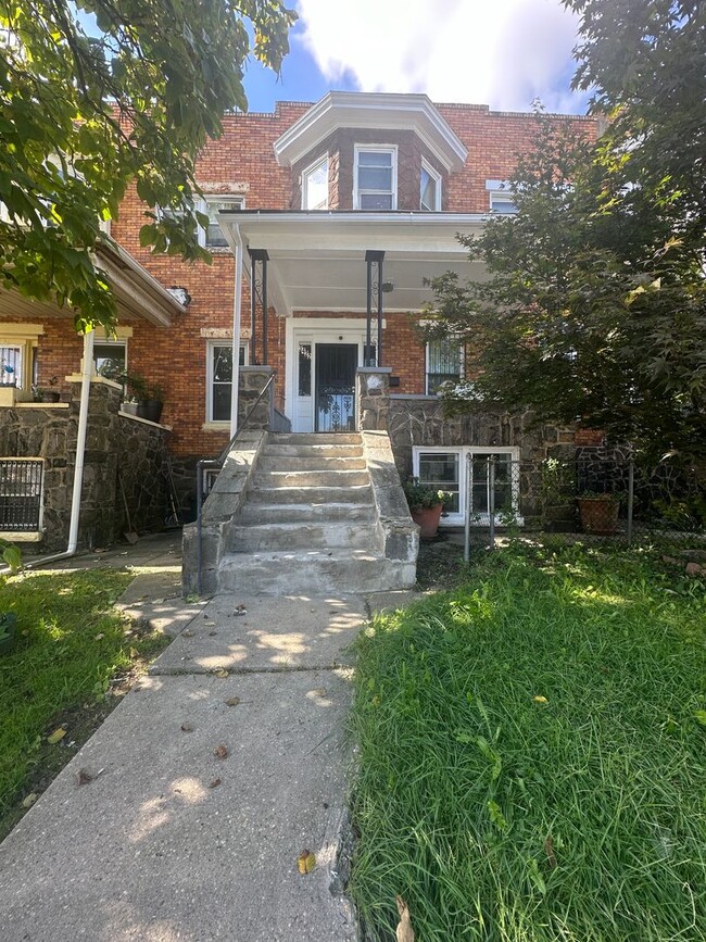 Four-bedroom townhouse in Baltimore - Four-bedroom townhouse in Baltimore