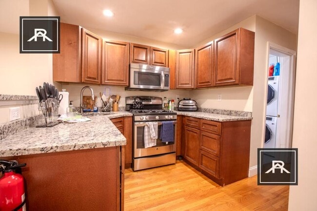 Building Photo - 4 bedroom in Brookline MA 02446 Unit 1