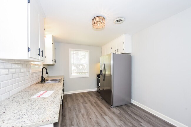 Photo - 434 Mockernut Ln