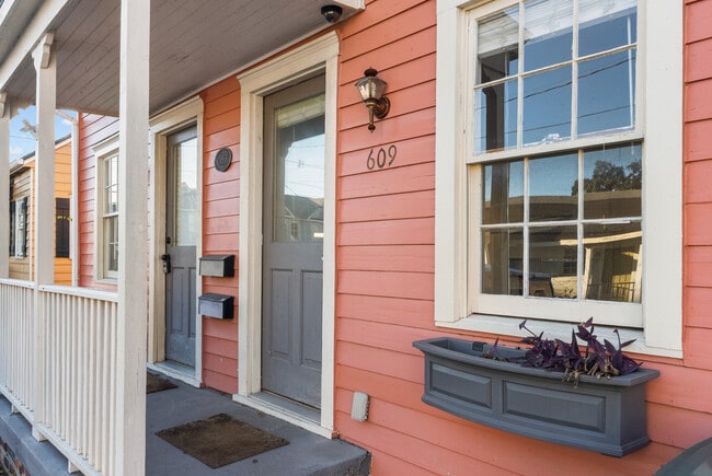 Photo - 609 Mercer St