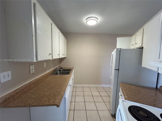 Photo - 3049 NW 9th Ave Unit 7