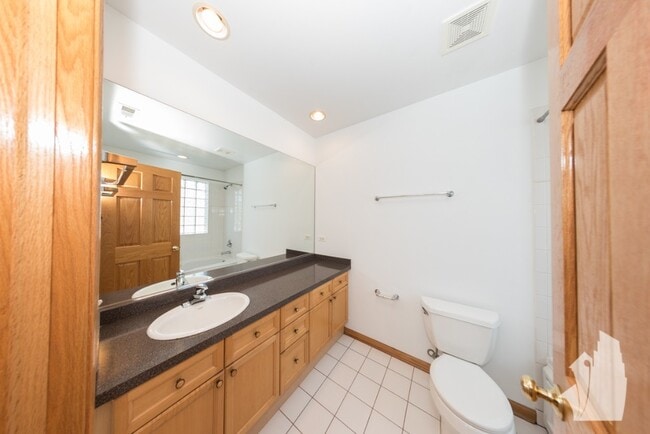 Building Photo - 2741 N Southport Ave Unit 2741-1S