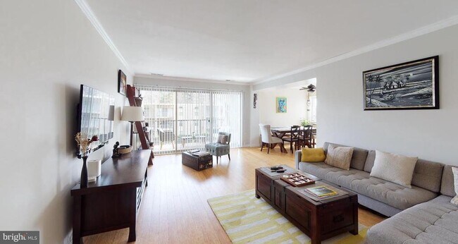 Photo - 31 Canterbury Square Unit 302