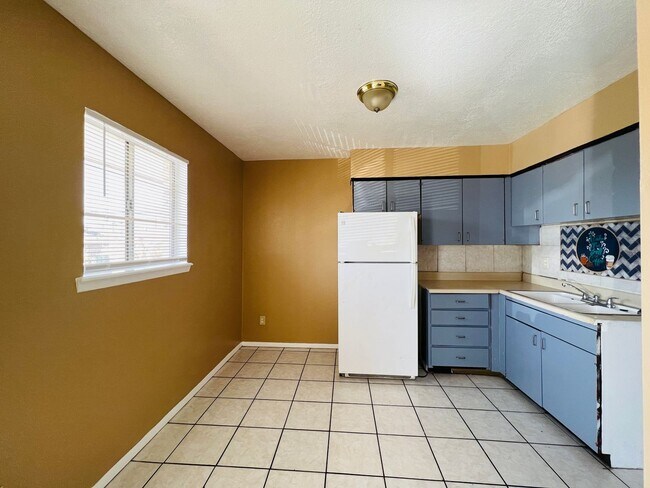 1402 S Espina St Unit 3
