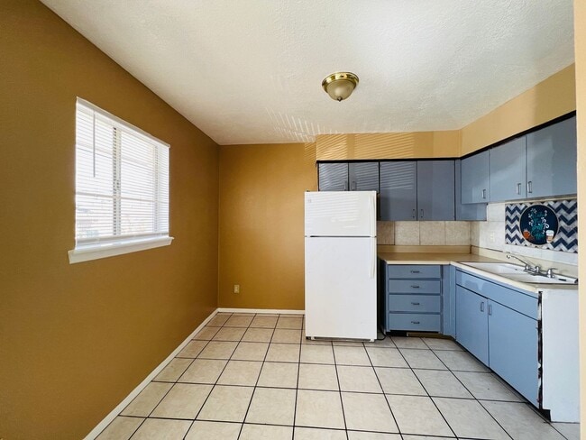 Photo - 1402 S Espina St Unit Apartment 3