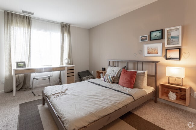 2BR, 2BA - 1,057 SF