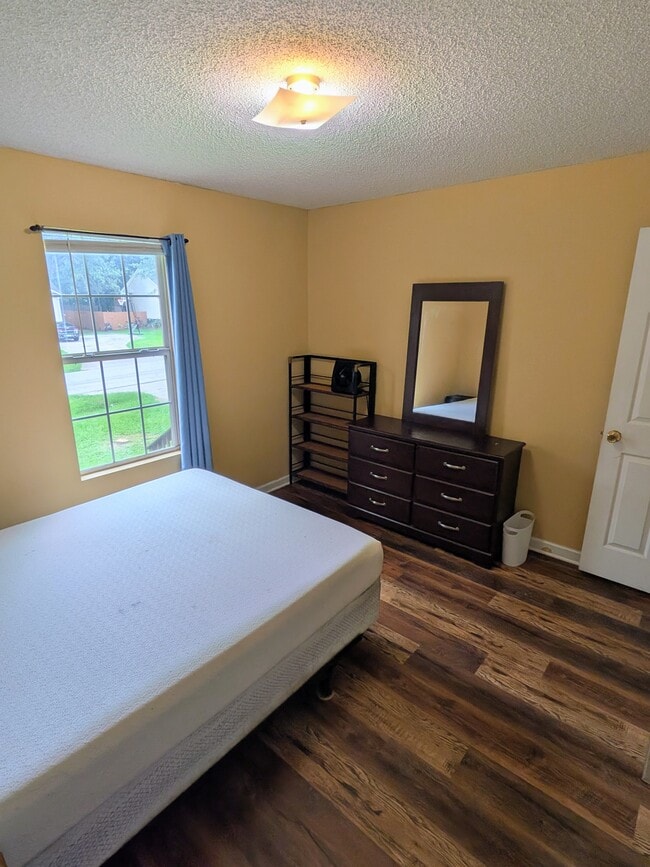 Photo - 228 Chesterton Dr