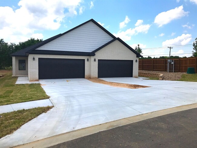 3/2 Duplex in Chaffee Crossing. **Move i... - 3/2 Duplex in Chaffee Crossing.   **Move i... House
