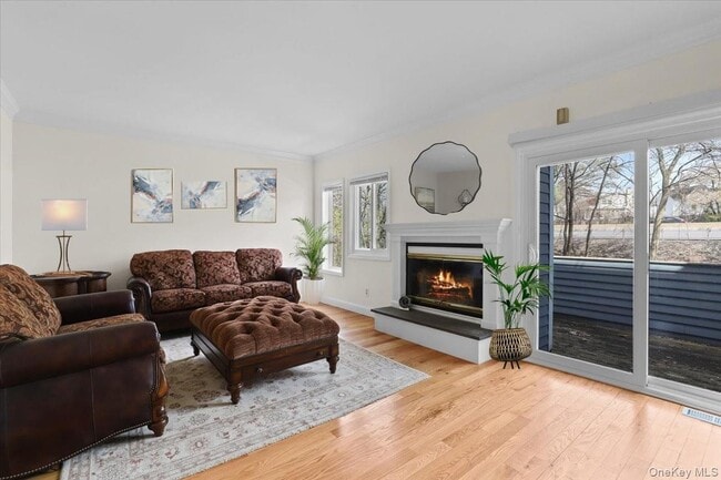 Photo - 16 Wyman St N