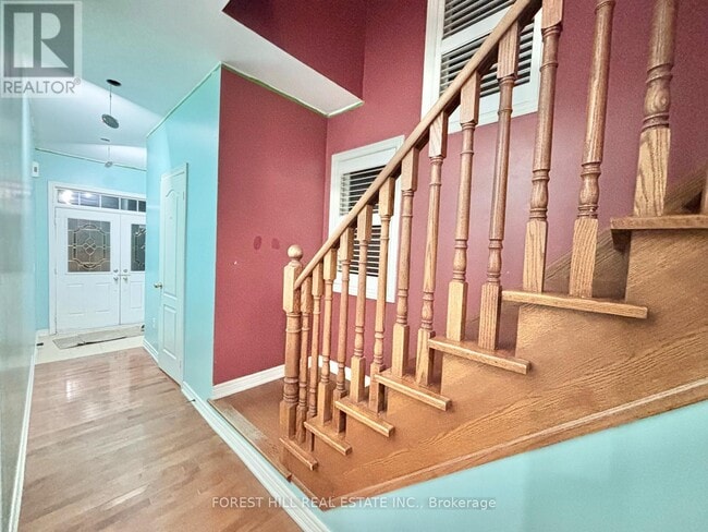 Photo - 38 Crystalview Crescent