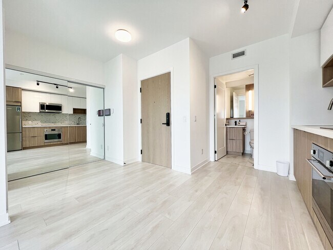 Photo - 5-2305 Defries St