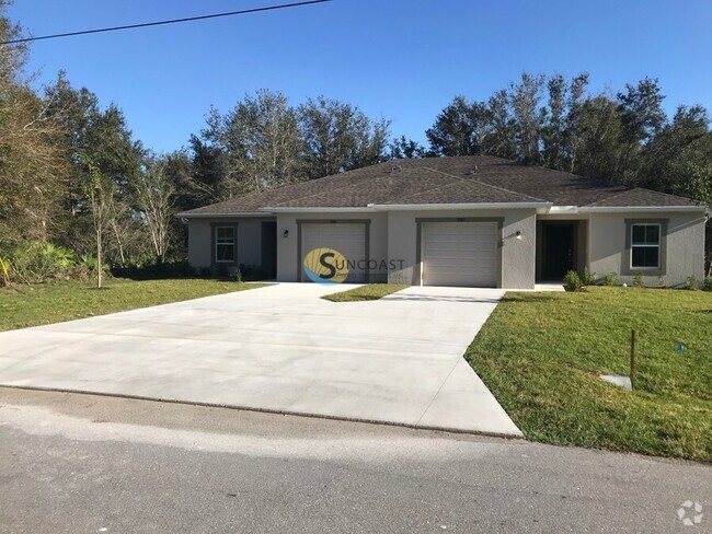 Building Photo - Tour this spacious duplex in Punta Gorda Rental