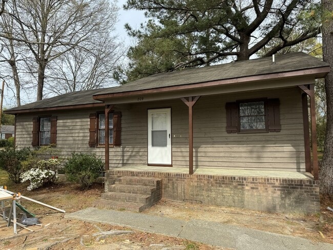 Remodeled 3 Bedroom House in East Tarboro - Remodeled 3 Bedroom House in East Tarboro