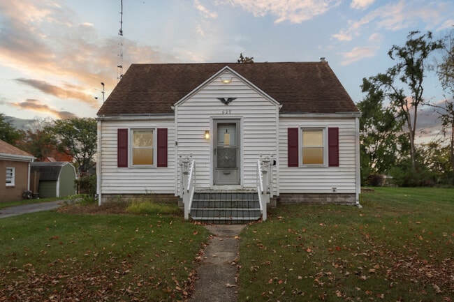 Building Photo - 629 St Clair Ave