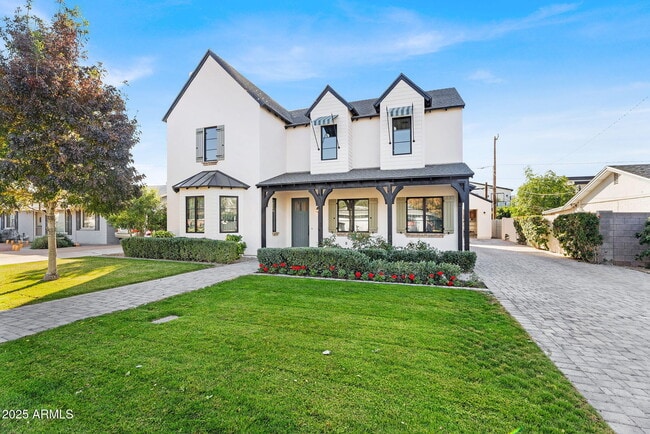 Building Photo - 4901 E Amelia Ave