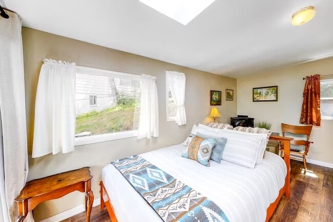 Photo - 263 Lakeshore Dr