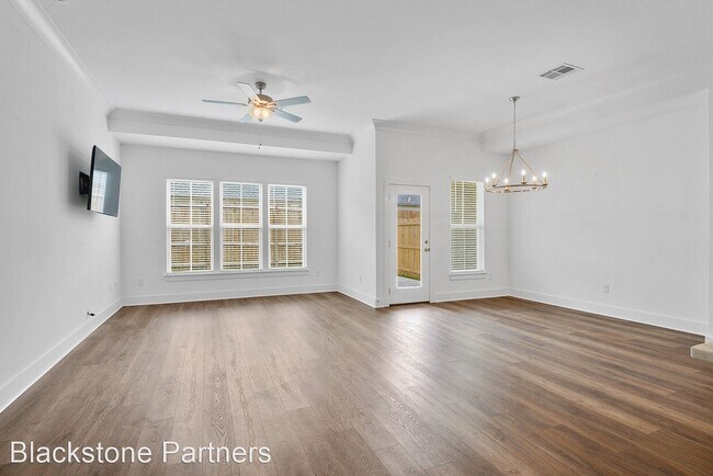 Photo - 9105 Southlawn Dr