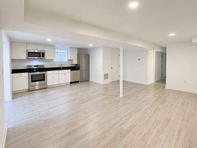 Photo - 720 Quebec Pl NW Unit B