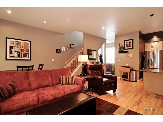 Living Roon - 2429 N Clybourn Ave