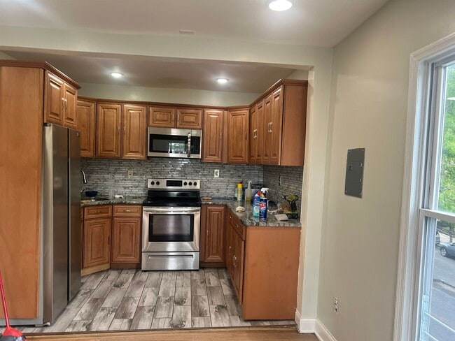 Building Photo - 113 Belmont Ave Unit 2/3