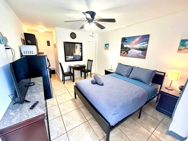 Building Photo - 338 Van Buren St