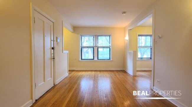 Building Photo - 1 bedroom in CHICAGO IL 60657 Unit 1