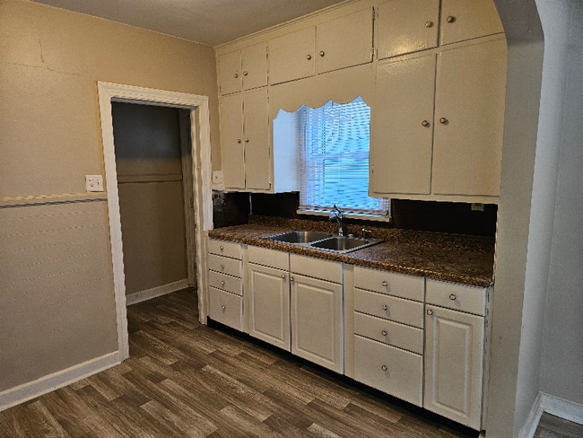 Photo - 1325 S Hackley St