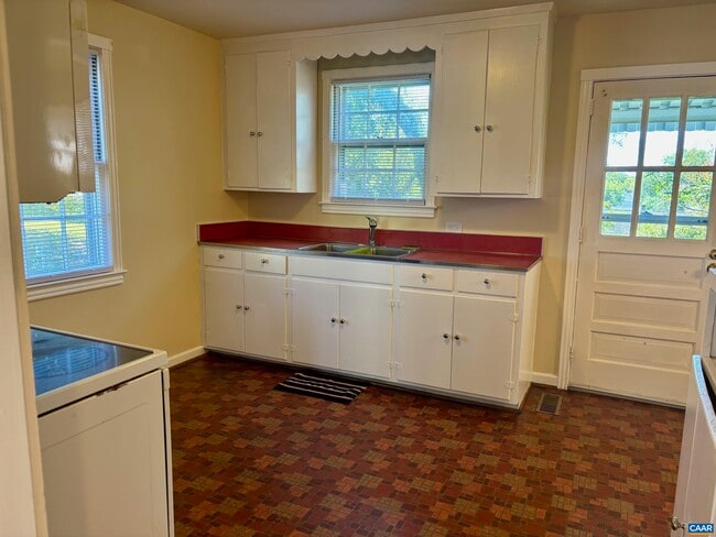 Photo - 912 Elliott Ave