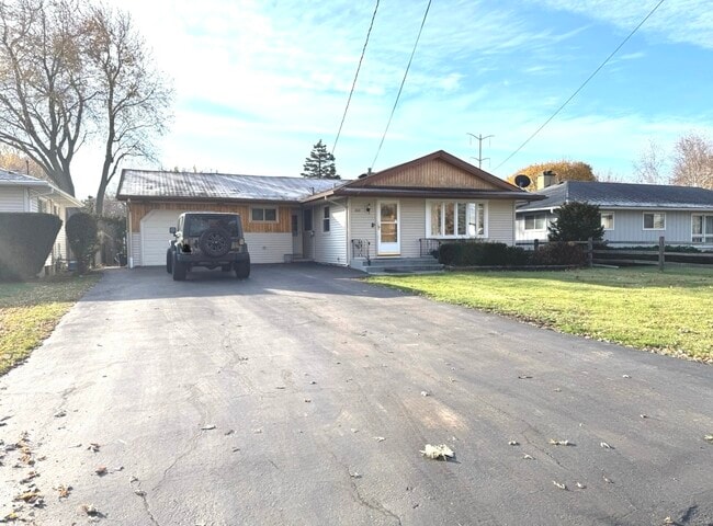 Building Photo - 3133 21st Pl