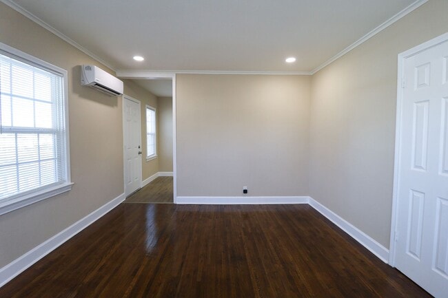 Photo - Newly Renovated Duplex! Unidad 1421