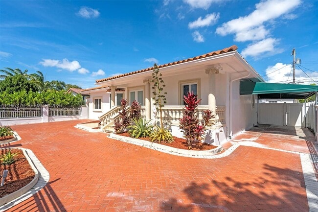 Photo - 201 SW 51st Ct