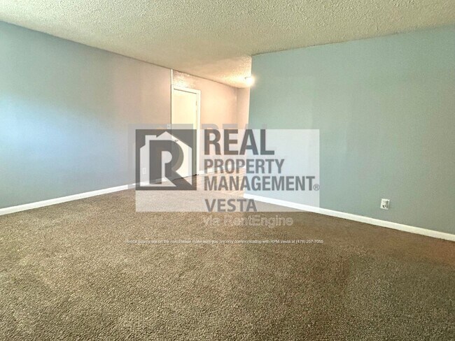 Photo - 2403 Groveland Cir N