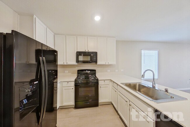 Photo - 830 Ginkgo Wy